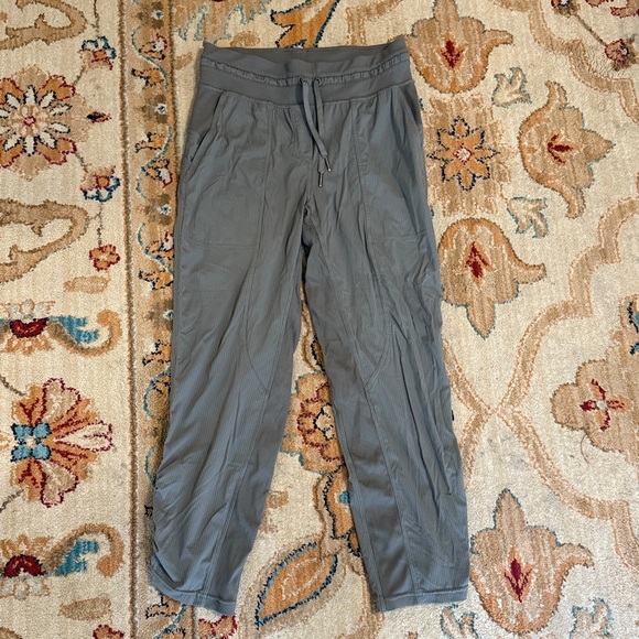 lululemon athletica Pants - Green Lululemon Capri Drawstring Pants Size 4